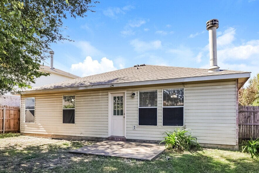 Building Photo - 8757 Garden Springs Dr