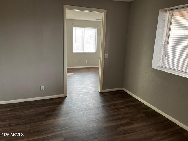 Building Photo - 102 E Ivy St