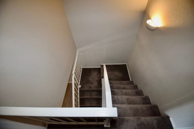 Building Photo - Beautiful 2 bed 2.5 bath Townhouse in Mesa!