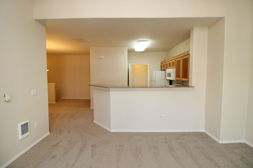 Building Photo - 1170 NE 64th Ln