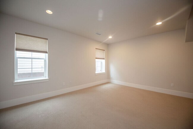 Building Photo - Charming 3-Bedroom Home in the Desirable Bucking Horse Neighborhood!