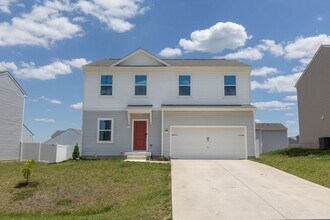 Building Photo - 4 Bed, 3 Bath, Single Family Home in Hedgesville, WV