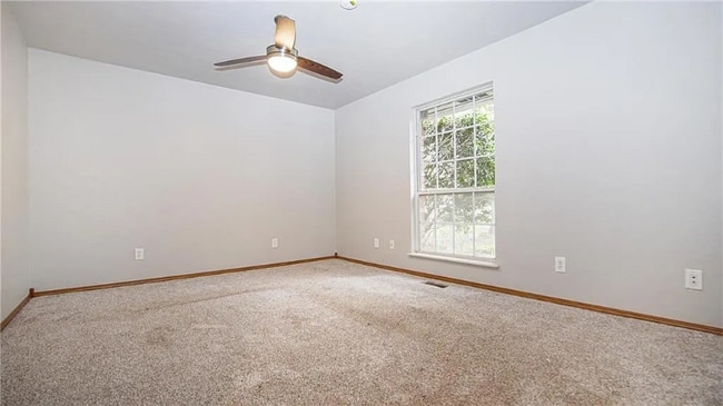 Building Photo - 404 Timberdale Dr