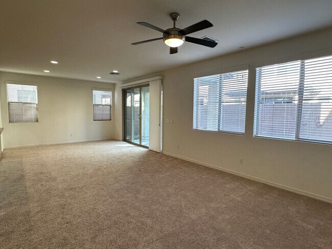 Building Photo - RECKER AND RAY MOVE IN READY 4 BEDROOM 2.5 BATHROOM HOME PERFECTLY LOCATED