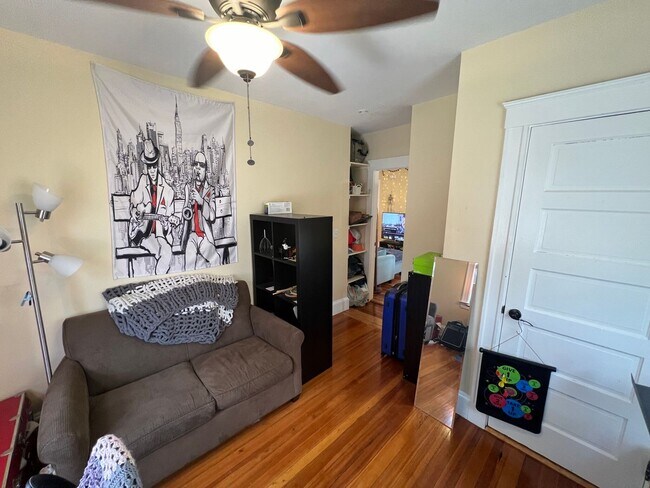 Building Photo - 9/1 Renovated 4BR/2BA with laundry in unit, AC near Porter/Harvard!