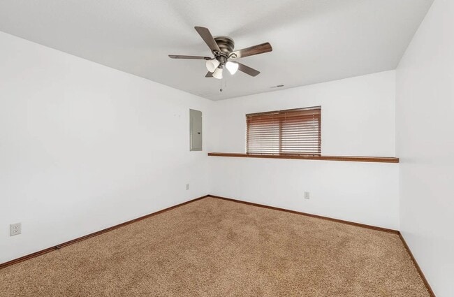 Building Photo - Luxurious Bel Aire Home