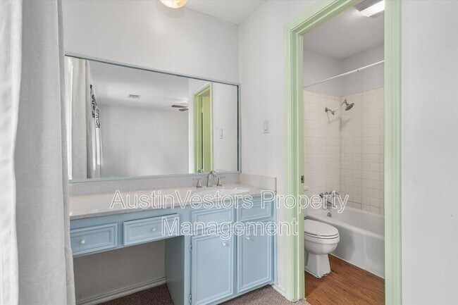 Building Photo - 10057 Woodland Village Dr