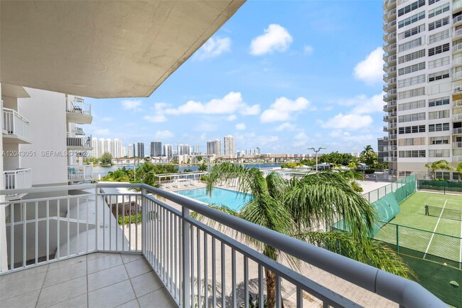 Building Photo - 18061 Biscayne Blvd