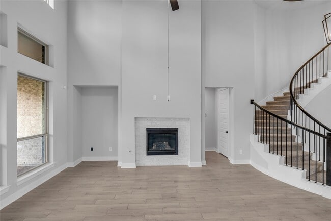 Building Photo - 215 Flower Moon Ct