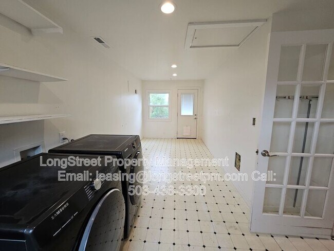 Building Photo - 7209 N Amherst St