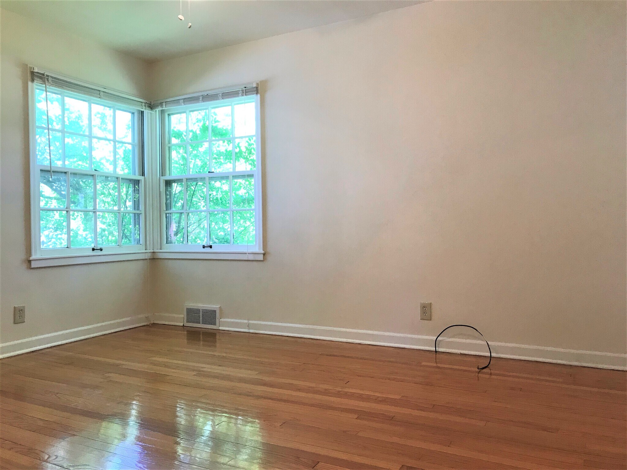 Building Photo - 306 S Owen Dr