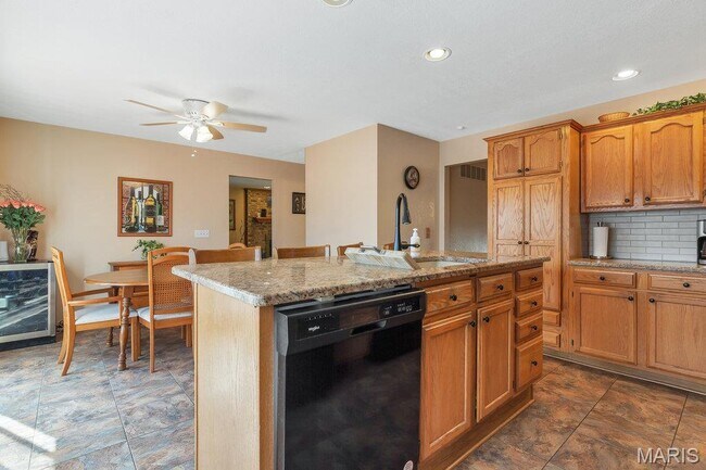 Building Photo - 2725 Timberline Dr