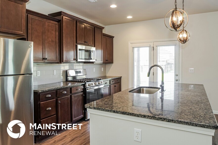 Building Photo - 213 Iron Cir