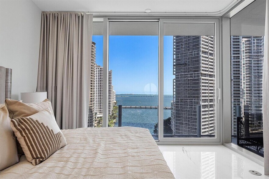 Building Photo - 300 Biscayne Boulevard Way