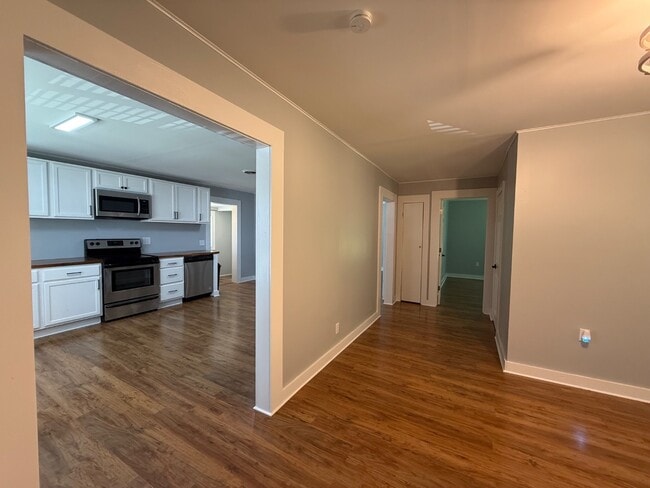 Building Photo - 136 Kingsley Ave
