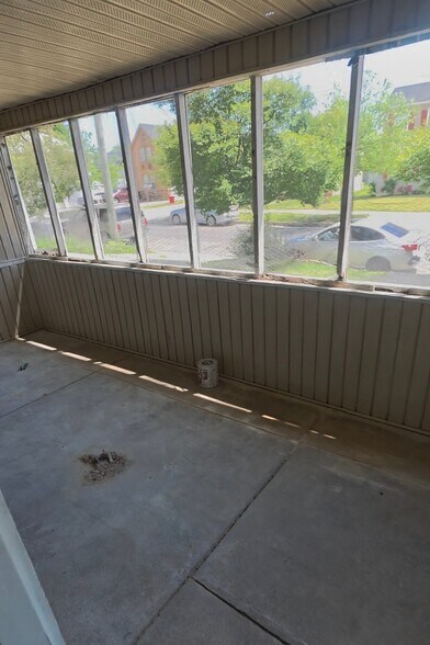Building Photo - 520 E Plum St