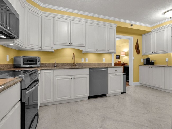 Building Photo - Have It All in Crystal City: Spacious, Stylish & Steps From Everything!