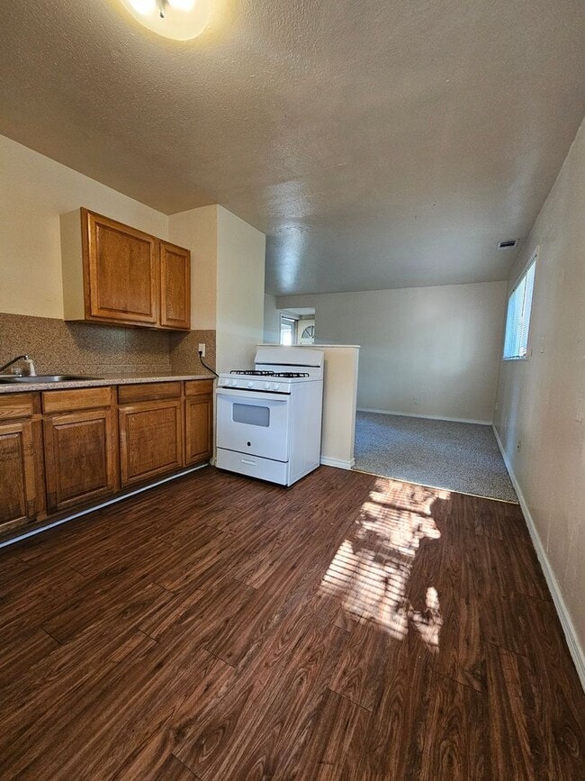 Building Photo - (3) Bed in Core Norman! Pet Negotiable! Av...