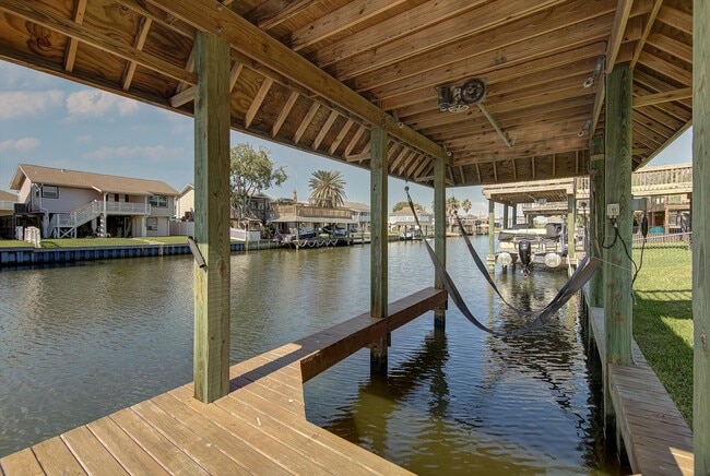 Building Photo - 170 Barracuda St