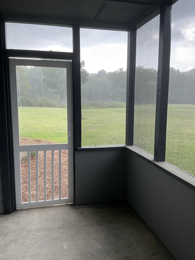 Building Photo - 1402 Tailrace Dr