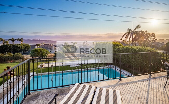 Building Photo - 3335 Caminito Daniella