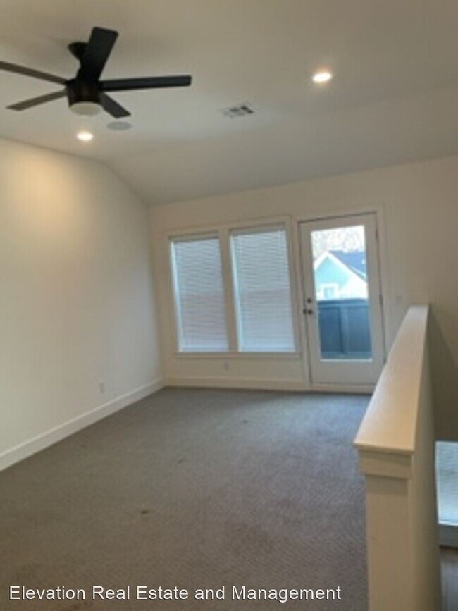 Building Photo - 2 br, 2 bath House - 427 SW B Street