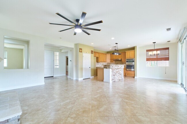 Building Photo - 82950 Vincent Dr
