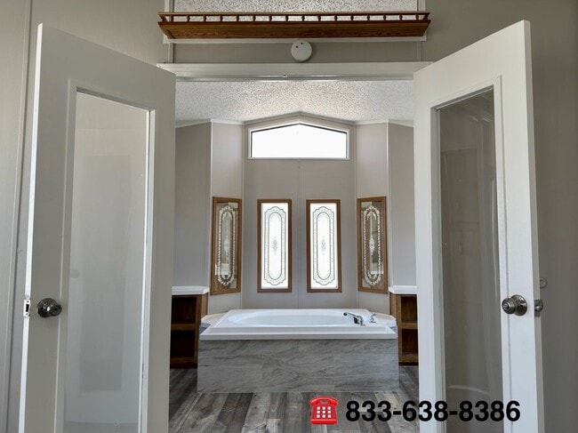 Building Photo - 16206 Wood Dr