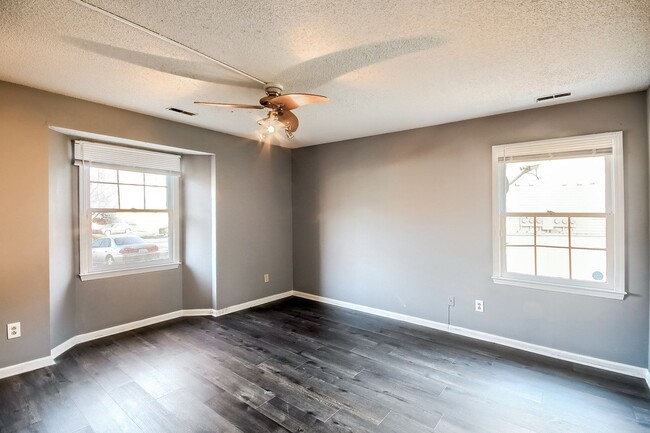 Building Photo - Two Bedroom Condo in Charlotte