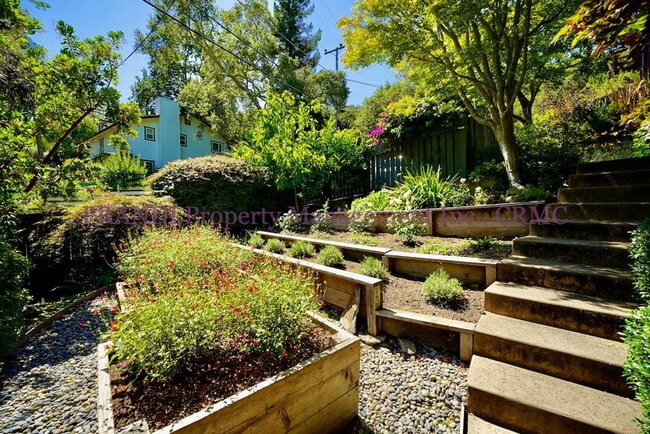 Building Photo - 10 Idalia Ct