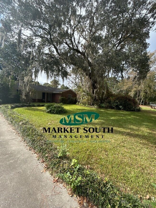 Building Photo - **APPLICATION PENDING!** Fully Furnished H...