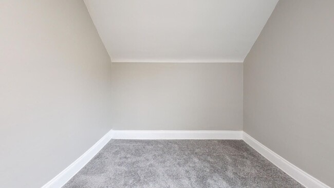 Building Photo - Old Brooklyn Area - 3 Bedroom Single Famil...