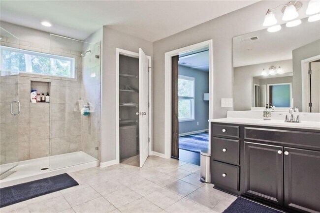 Building Photo - 112 Davina Dr