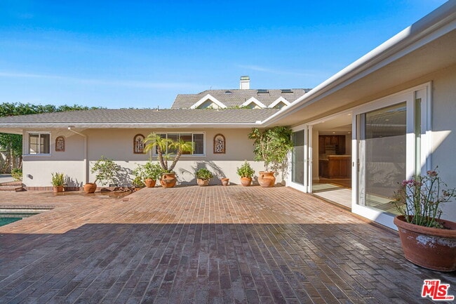 Building Photo - 14972 Camarosa Dr
