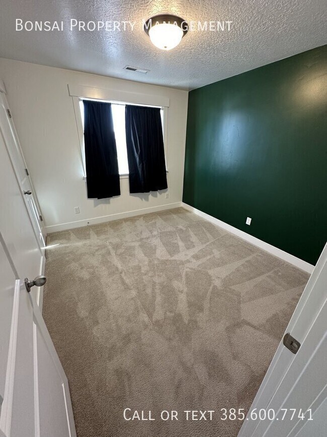 Building Photo - 4554 N Mt Ellen St