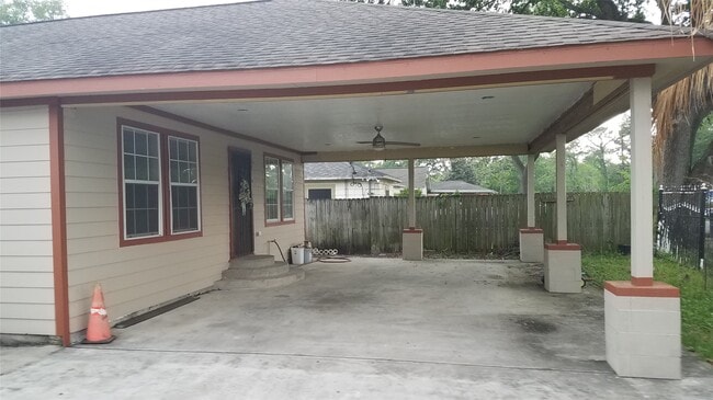 Building Photo - 8030 Darlington Dr