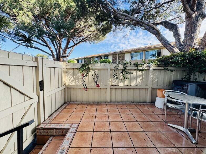 Private Patio - 5215 Sepulveda Blvd