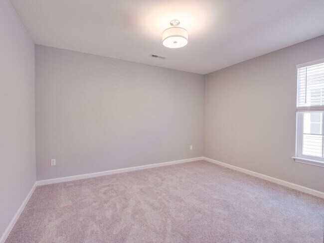 Building Photo - Stunning 2022 Build in Lexington!