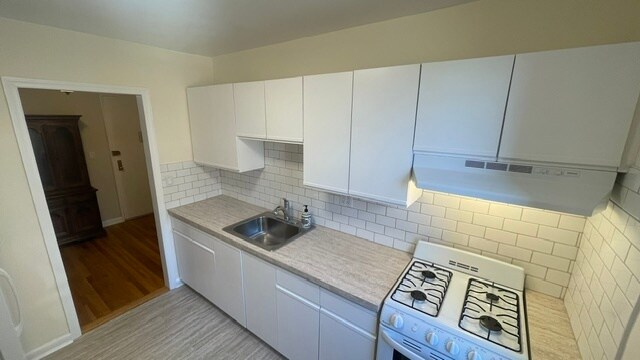 Building Photo - 3 Sadore Ln