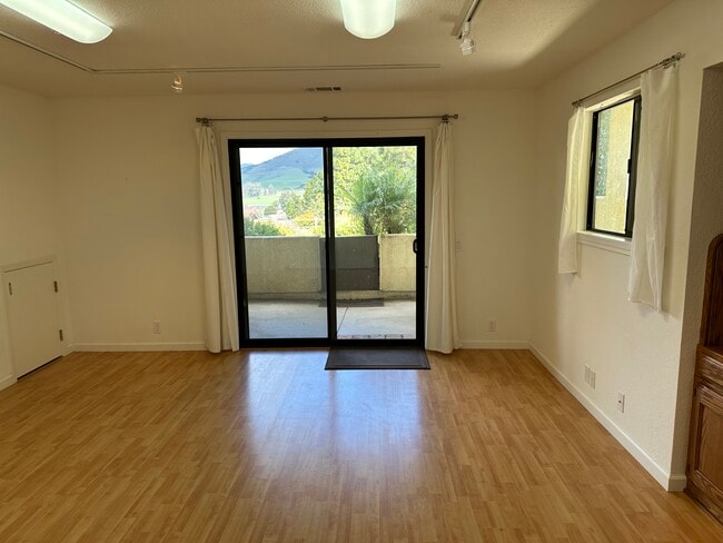Building Photo - 815 Mirada Dr
