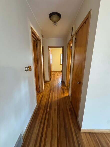 Building Photo - 918 25th St