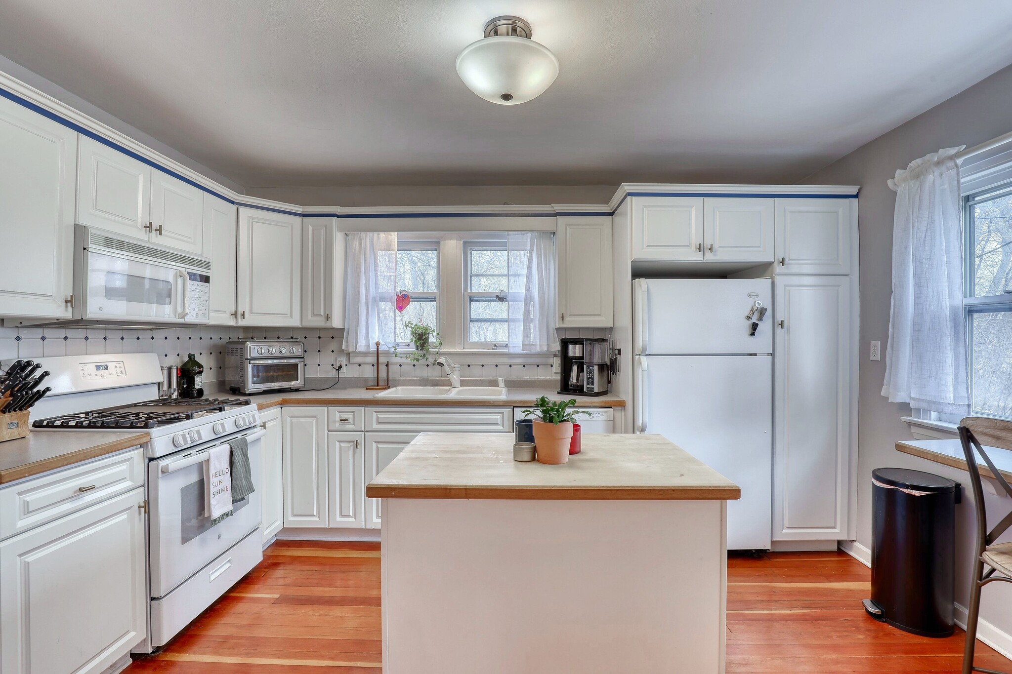 Building Photo - 6132 W Wells St