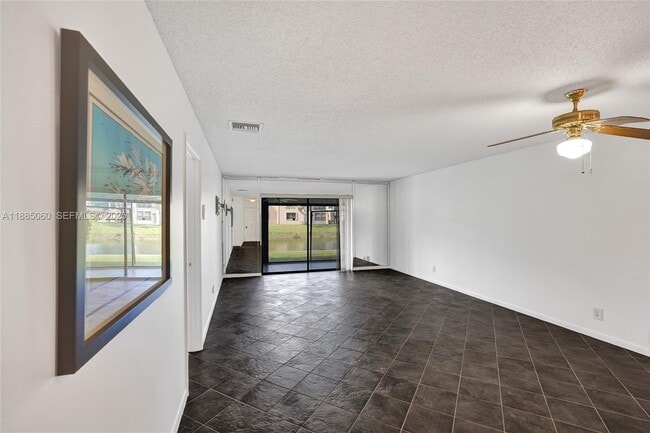 Building Photo - 125 Lake Paula Dr