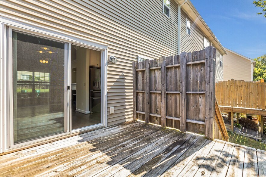 Building Photo - 2271 Dewey Dr