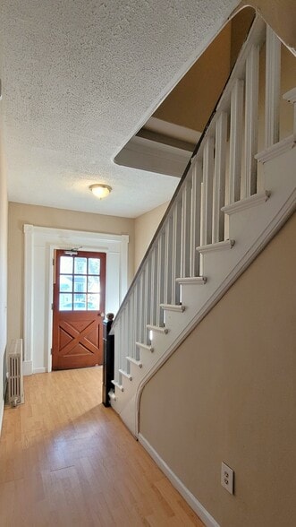 636 W. Gray Foyer - 636 W Gray St