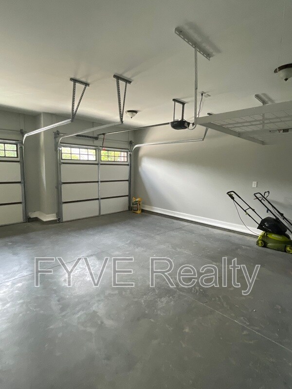 Building Photo - 120 Utsesti Way