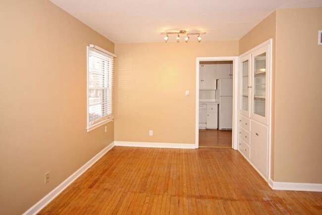 Building Photo - 5755 Primrose Ave