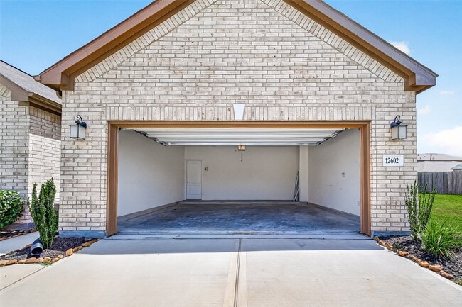 Building Photo - 12602 Blue Jay Dr