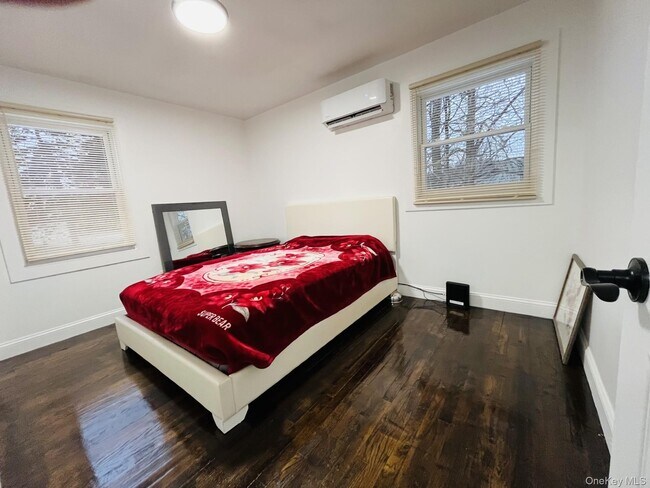 Building Photo - 19 Cedar Ln