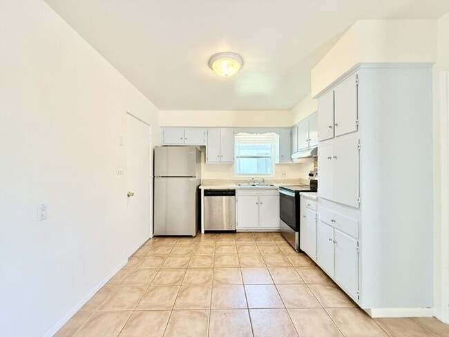 Building Photo - 14218 Sharon Dr